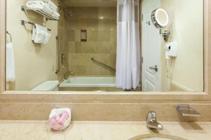 Best Western Plus Nuevo Laredo Inn & Suites Стая снимка