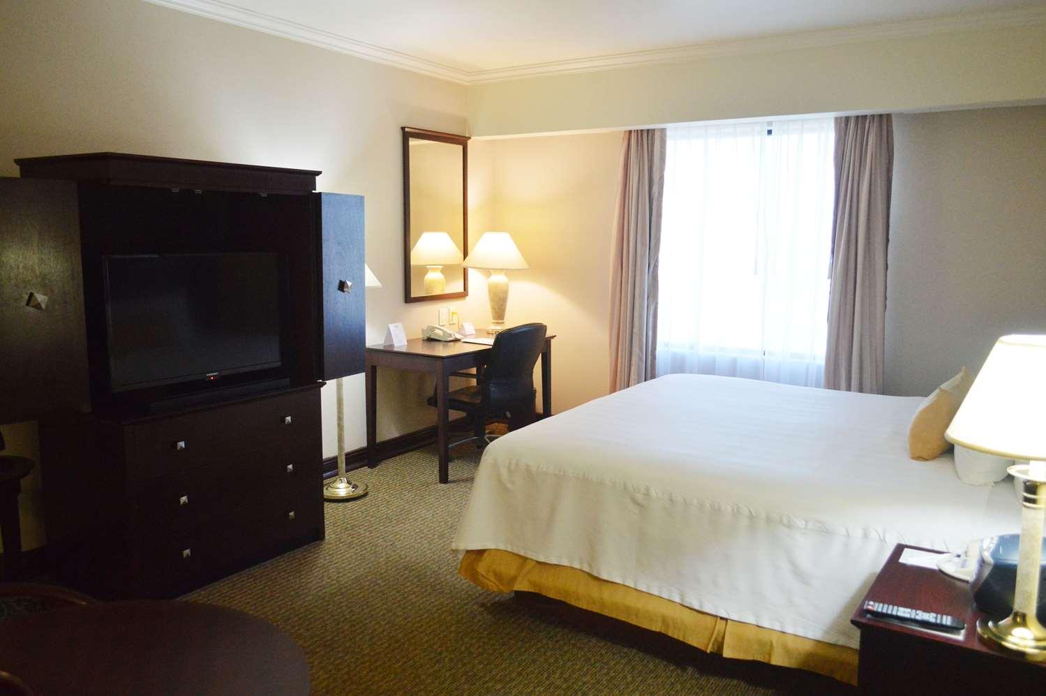Best Western Plus Nuevo Laredo Inn & Suites Екстериор снимка